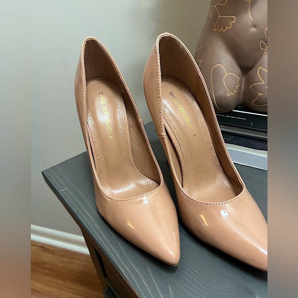 Nude Pumps!
